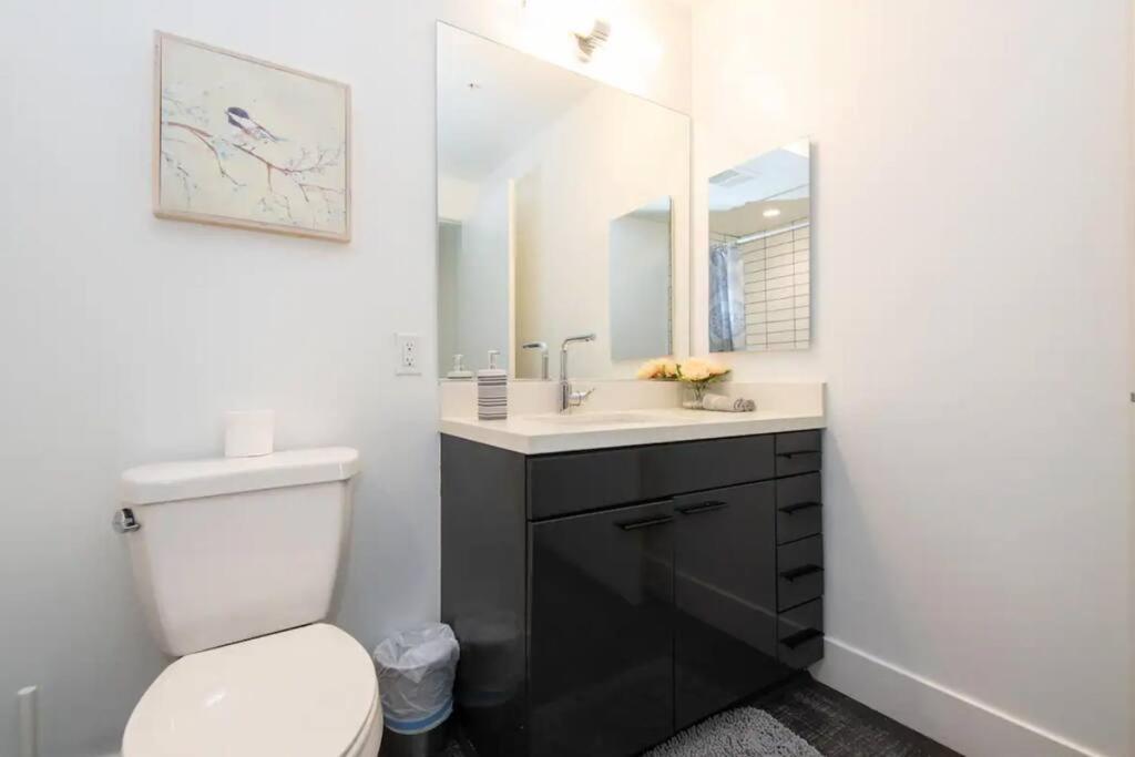 Snazzy 3bed Highrise With Pool, & Rooftop Deck