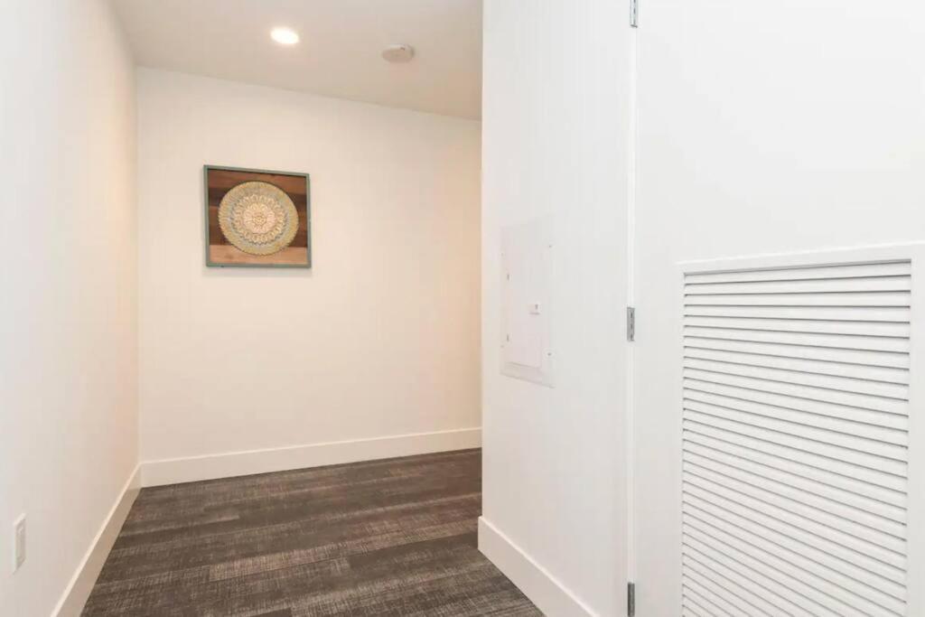 Apartment Snazzy 3bed Highrise With Pool, & Rooftop Deck