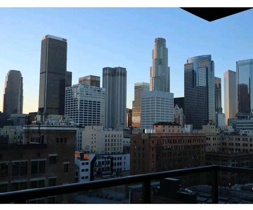 Snazzy 3bed Highrise With Pool, & Rooftop Deck