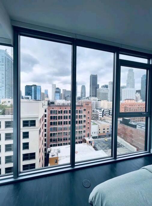 Snazzy 3bed Highrise With Pool, & Rooftop Deck Apartment