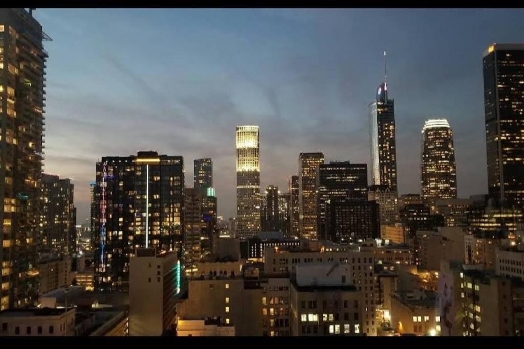 Snazzy 3bed Highrise With Pool, & Rooftop Deck Apartment