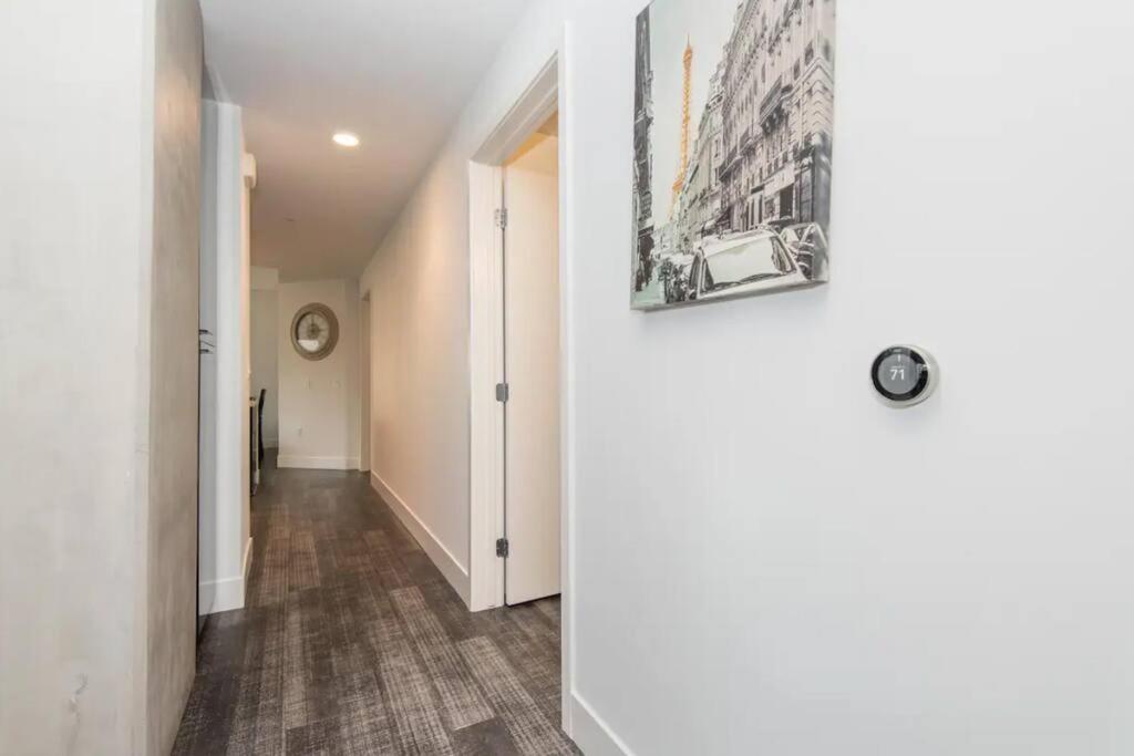 Apartment Snazzy 3bed Highrise With Pool, & Rooftop Deck *