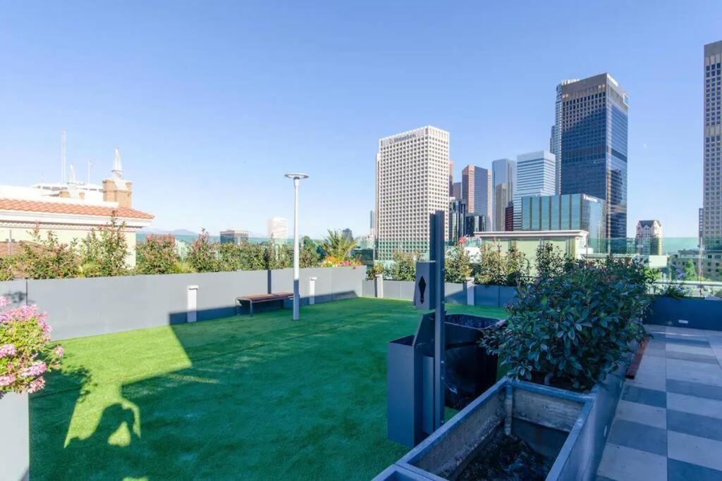 Apartment Snazzy 3bed Highrise With Pool, & Rooftop Deck Los Angeles
