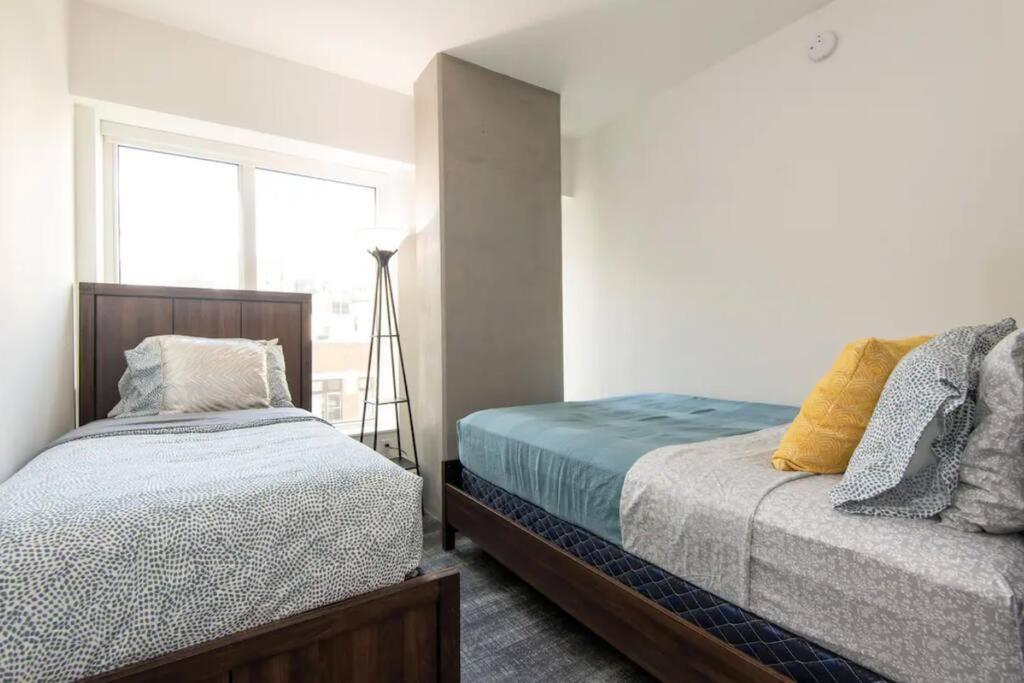 Snazzy 3bed Highrise With Pool, & Rooftop Deck Los Angeles