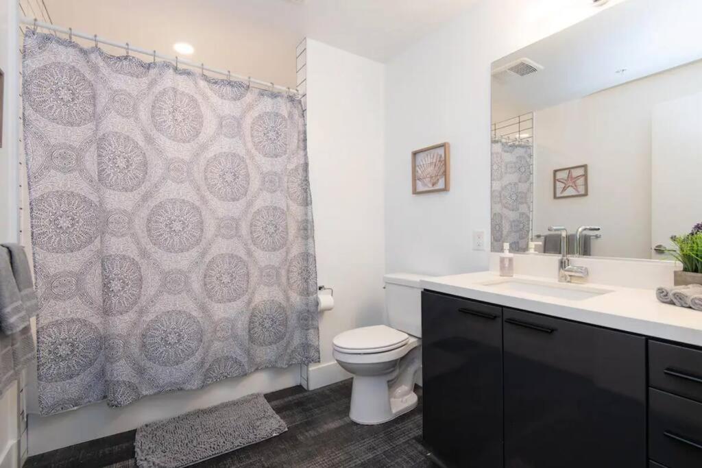 Apartment Snazzy 3bed Highrise With Pool, & Rooftop Deck Los Angeles